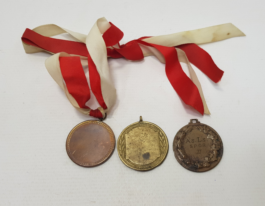 1940'LARDAN ÜÇ ADET MADALYA