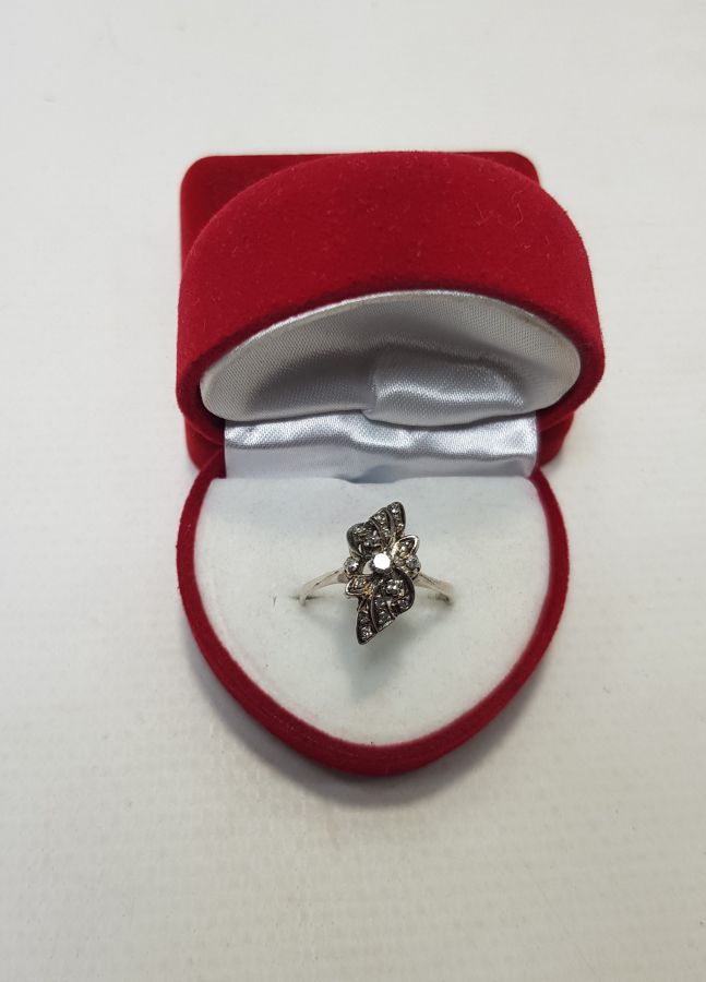 ÇİÇEKLİ MODEL PIRLANTA YÜZÜK 