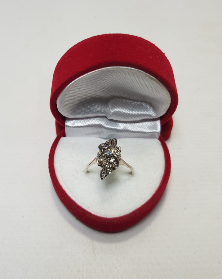 ÇİÇEKLİ MODEL PIRLANTA YÜZÜK 