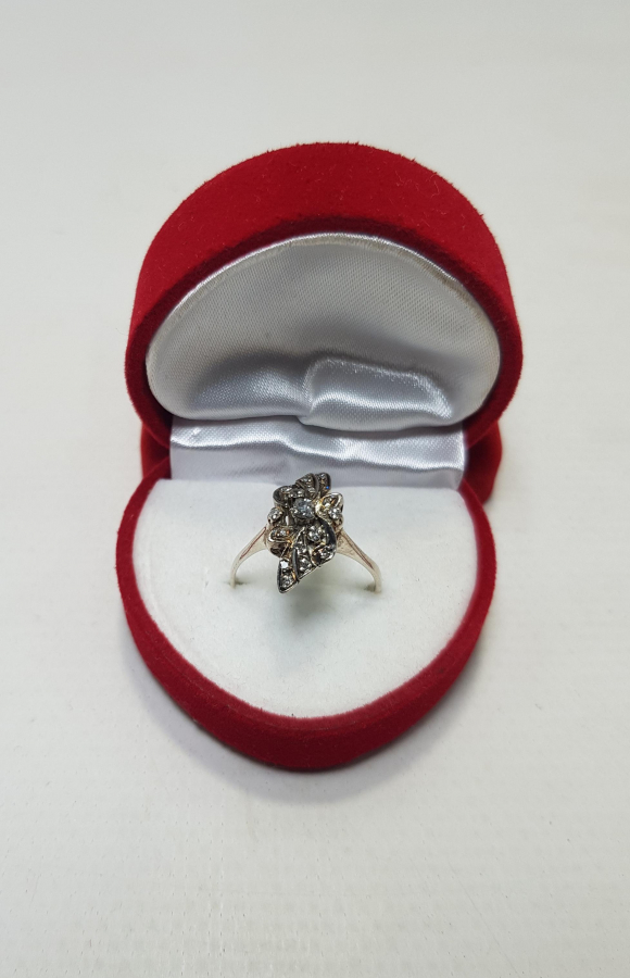 ÇİÇEKLİ MODEL PIRLANTA YÜZÜK 