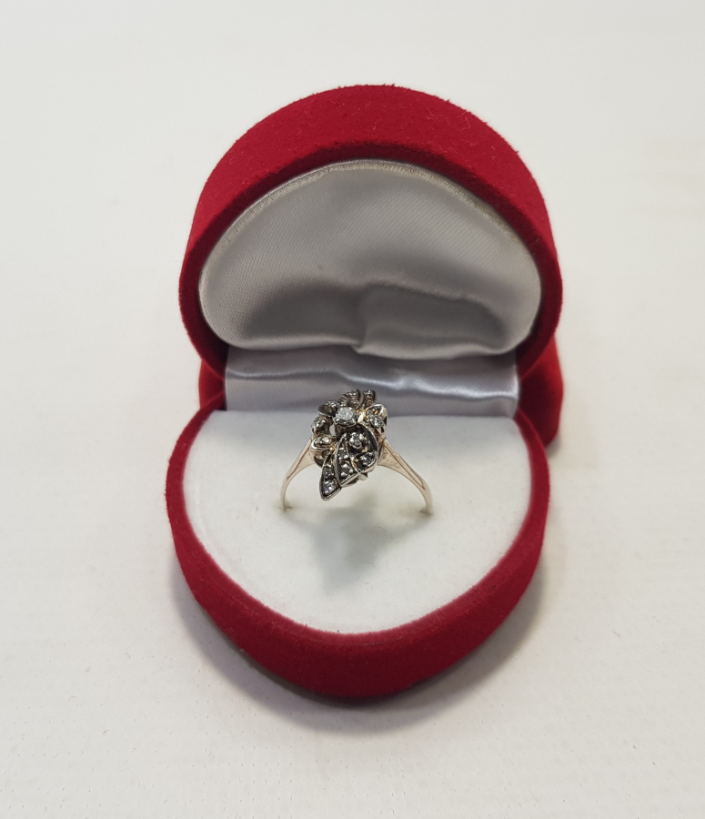 ÇİÇEKLİ MODEL PIRLANTA YÜZÜK 