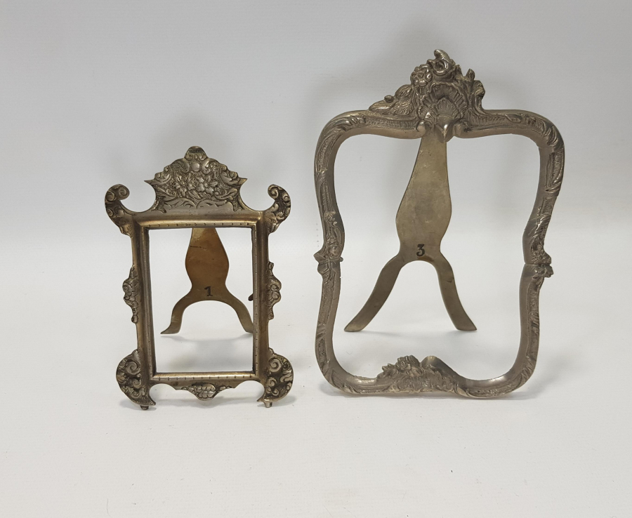 İKİ ADET METAL RESİMLİK 