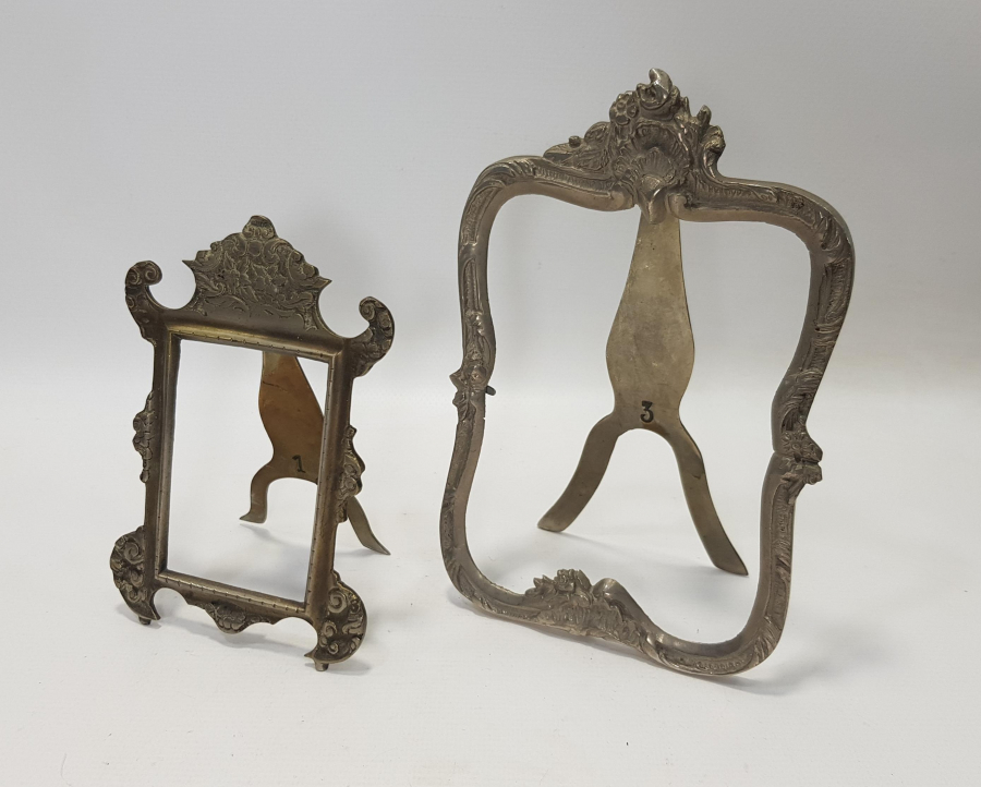 İKİ ADET METAL RESİMLİK 