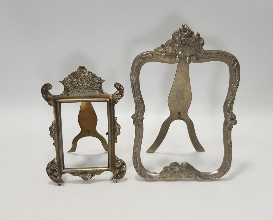 İKİ ADET METAL RESİMLİK 