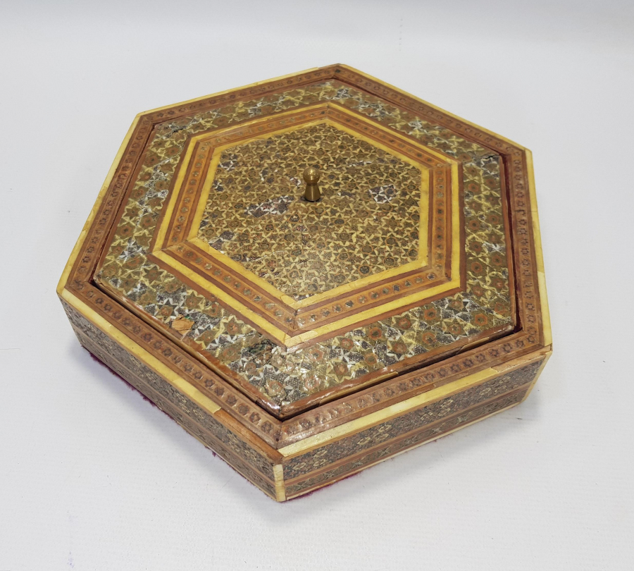 MARKÜTERİ İŞÇİLİKLİ KUTU 