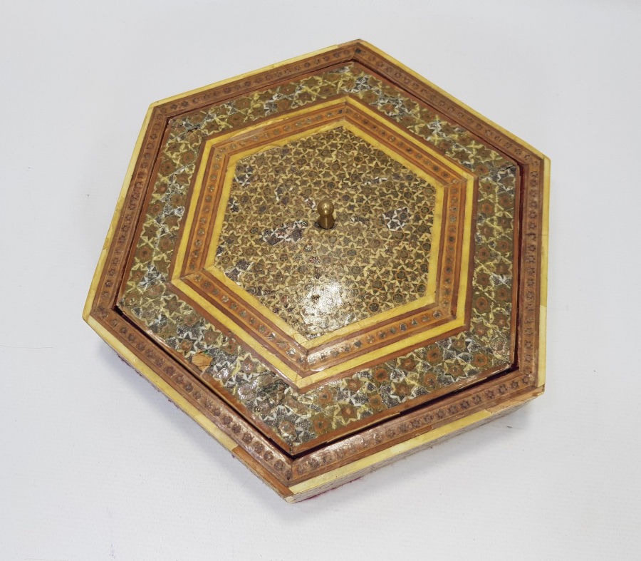 MARKÜTERİ İŞÇİLİKLİ KUTU 