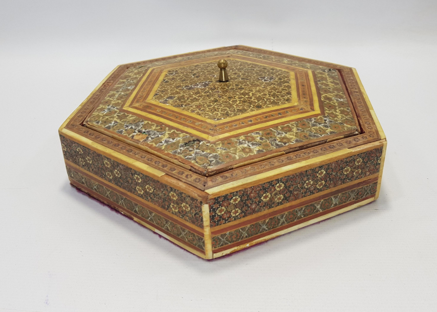 MARKÜTERİ İŞÇİLİKLİ KUTU 