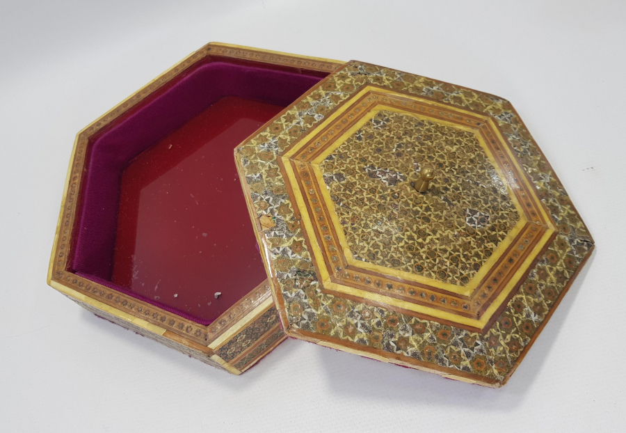 MARKÜTERİ İŞÇİLİKLİ KUTU 