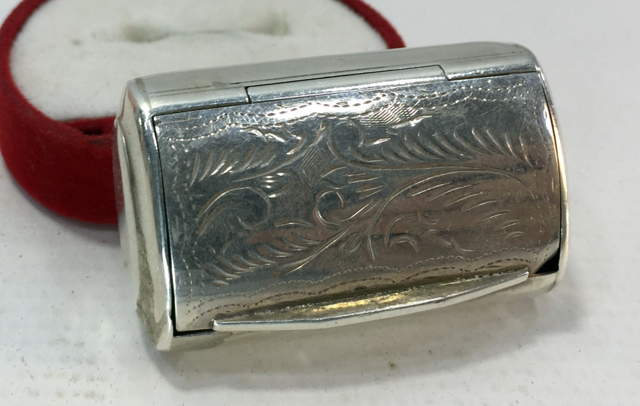 ÜZERİ KALEM İŞÇİLİKLİ ÖZEL YAPIM GÜMÜŞ ENFİYE KUTUSU