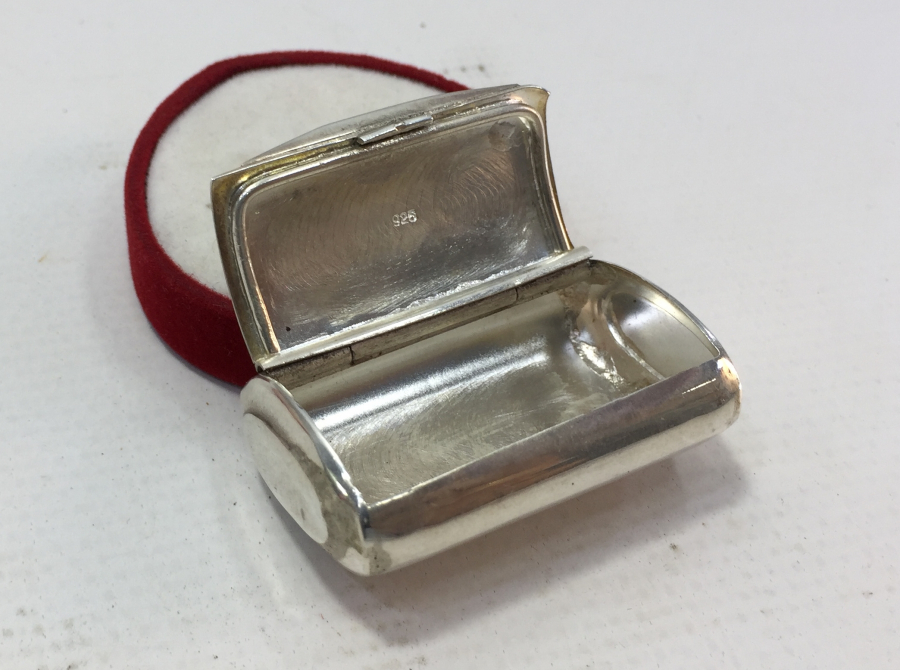 ÜZERİ KALEM İŞÇİLİKLİ ÖZEL YAPIM GÜMÜŞ ENFİYE KUTUSU