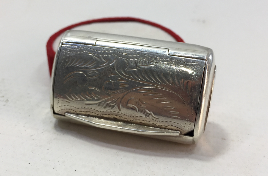 ÜZERİ KALEM İŞÇİLİKLİ ÖZEL YAPIM GÜMÜŞ ENFİYE KUTUSU