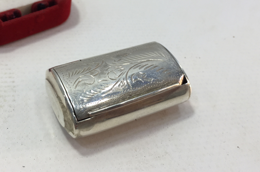 ÜZERİ KALEM İŞÇİLİKLİ ÖZEL YAPIM GÜMÜŞ ENFİYE KUTUSU