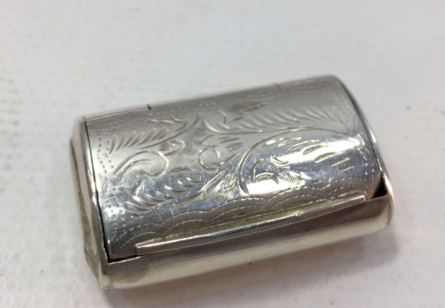 ÜZERİ KALEM İŞÇİLİKLİ ÖZEL YAPIM GÜMÜŞ ENFİYE KUTUSU