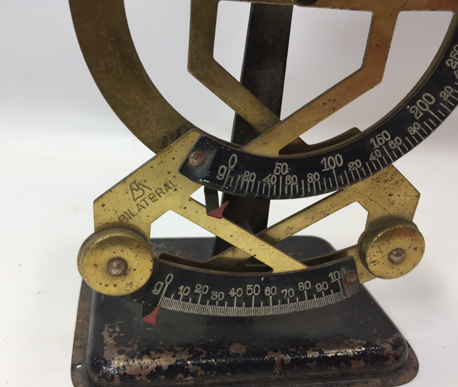 1900 BAŞLARI ÇALIŞIR DURUMDA BİLATERAL POSTA TERAZİSİ