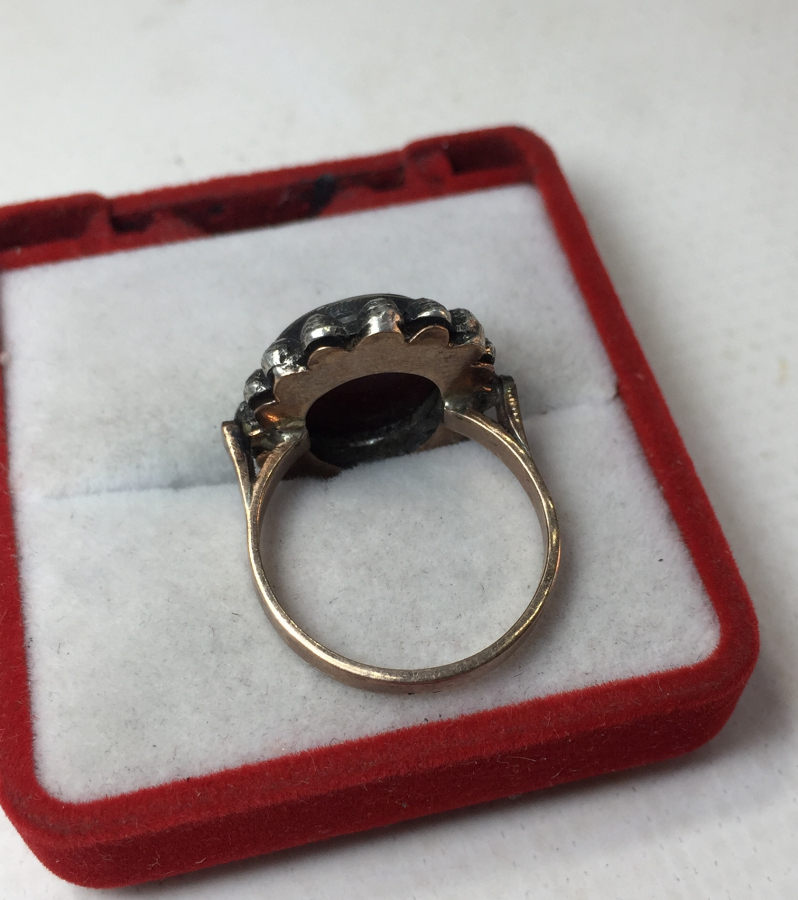 1900 BAŞLARI ÖZEL YAPIM AKİK ÜZERİNE BÜST ÇALIŞMASI VE ETRAFI ELMASLI YÜZÜK