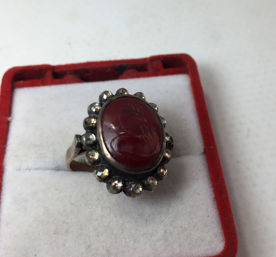 1900 BAŞLARI ÖZEL YAPIM AKİK ÜZERİNE BÜST ÇALIŞMASI VE ETRAFI ELMASLI YÜZÜK