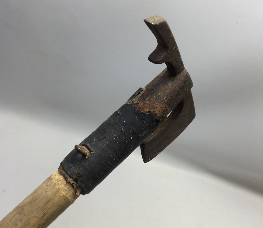 CUMHURİYET BAŞLARI DÖVME DEMİRDEN YANGIN BALTASI