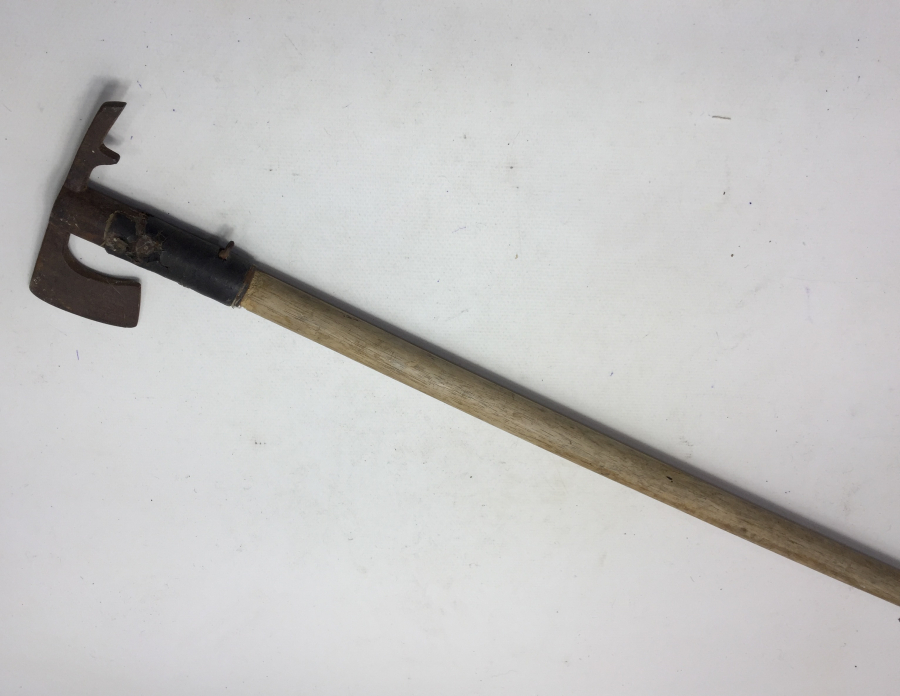 CUMHURİYET BAŞLARI DÖVME DEMİRDEN YANGIN BALTASI