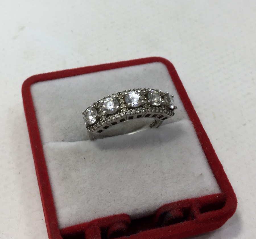 GÜMÜŞ SIRA TAŞLI YÜZÜK