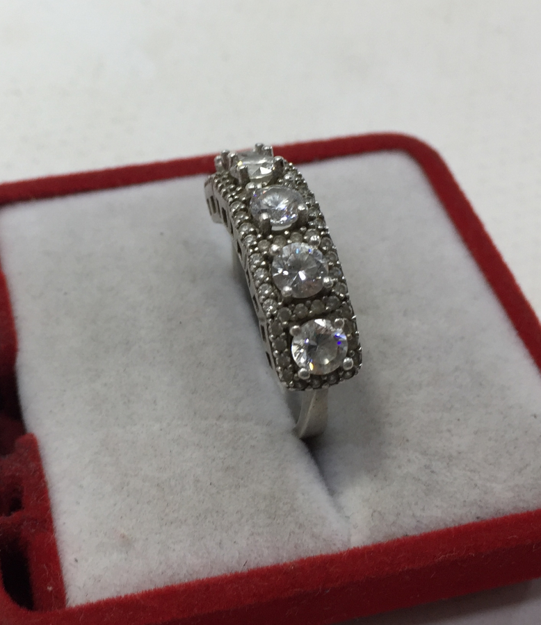 GÜMÜŞ SIRA TAŞLI YÜZÜK