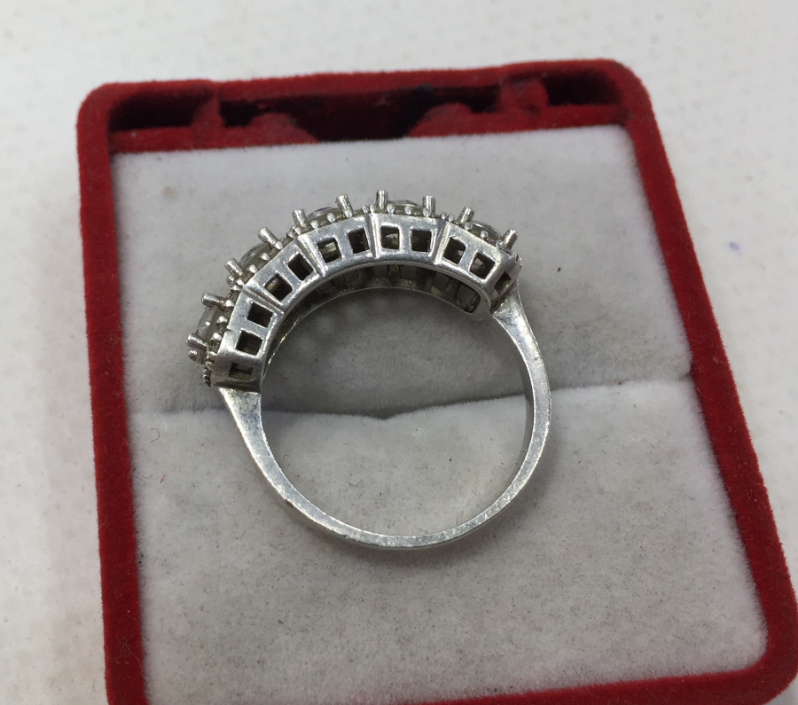 GÜMÜŞ SIRA TAŞLI YÜZÜK