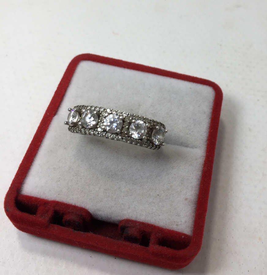 GÜMÜŞ SIRA TAŞLI YÜZÜK