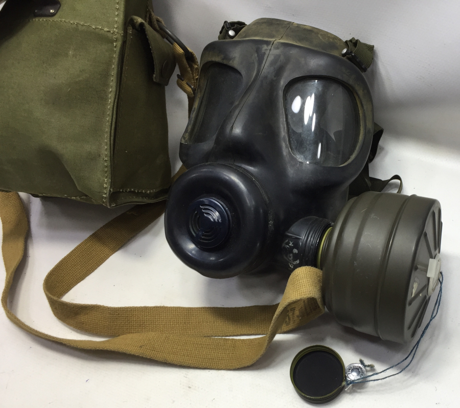 İNGİLİZ YAPIMI ÇİL KONDİSYONDA ÇANTASINDA GAZ MASKESİ
