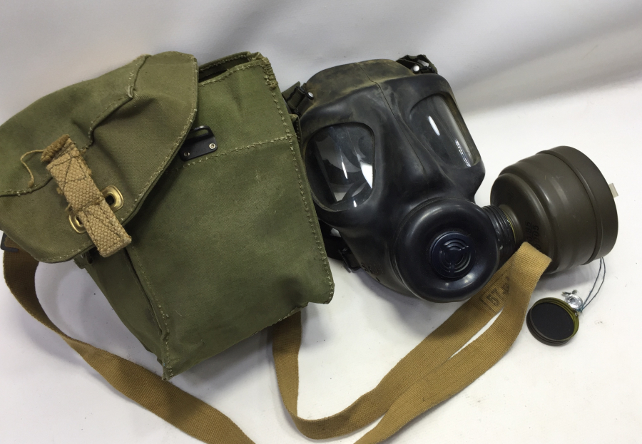 İNGİLİZ YAPIMI ÇİL KONDİSYONDA ÇANTASINDA GAZ MASKESİ