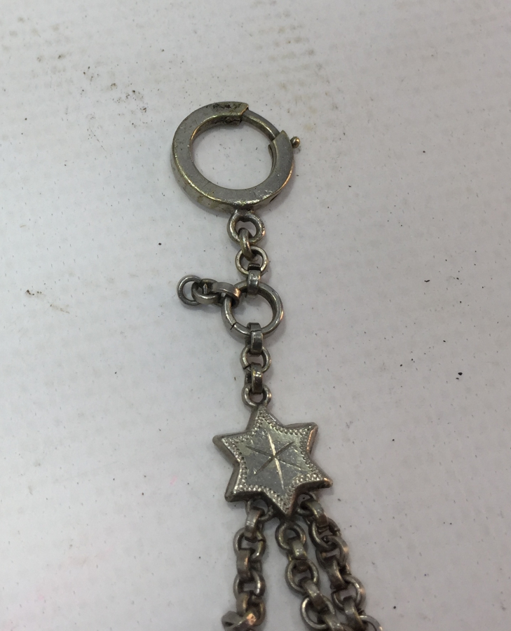 OSMANLI DÖNEMİ HİLAL FORMLU ÜZERİ KALEM İŞÇİLİKLİ KOZALI KÖSTEK SALLAMASI