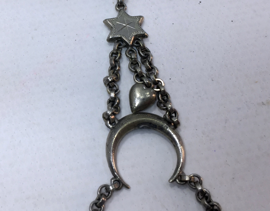 OSMANLI DÖNEMİ HİLAL FORMLU ÜZERİ KALEM İŞÇİLİKLİ KOZALI KÖSTEK SALLAMASI