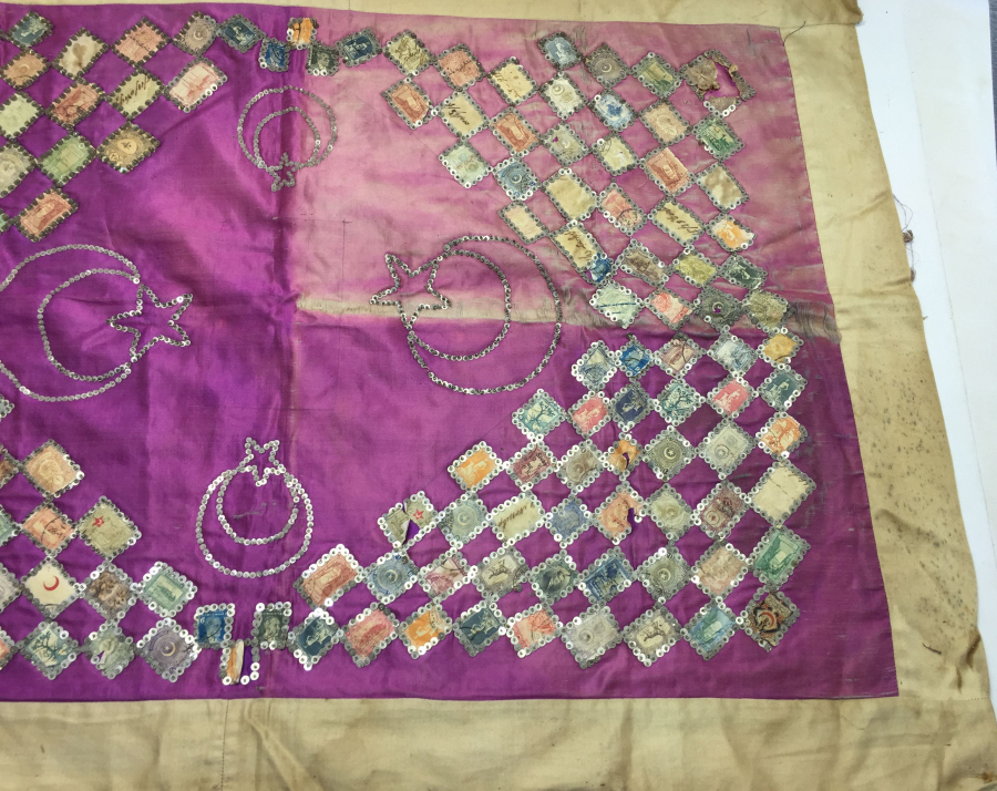 OSMANLI DÖNEMİ İPEK ÜZERİNE PULLARDAN YAPILMIŞ AY YILDIZLI PANO