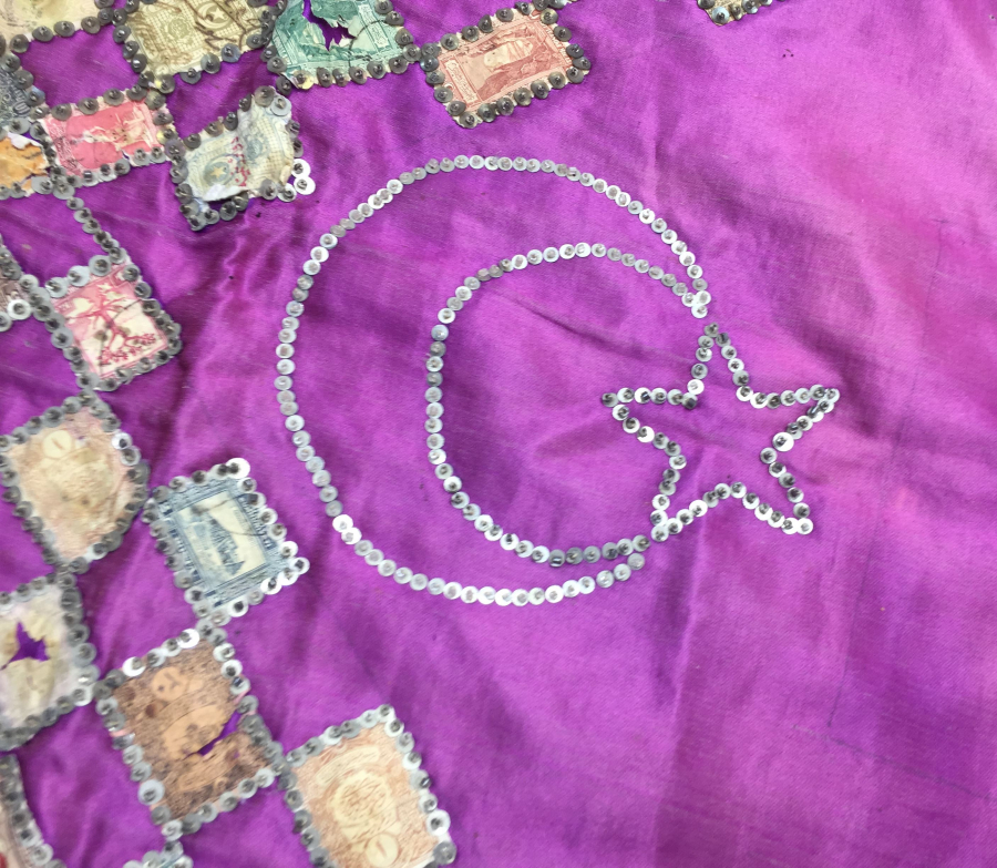 OSMANLI DÖNEMİ İPEK ÜZERİNE PULLARDAN YAPILMIŞ AY YILDIZLI PANO