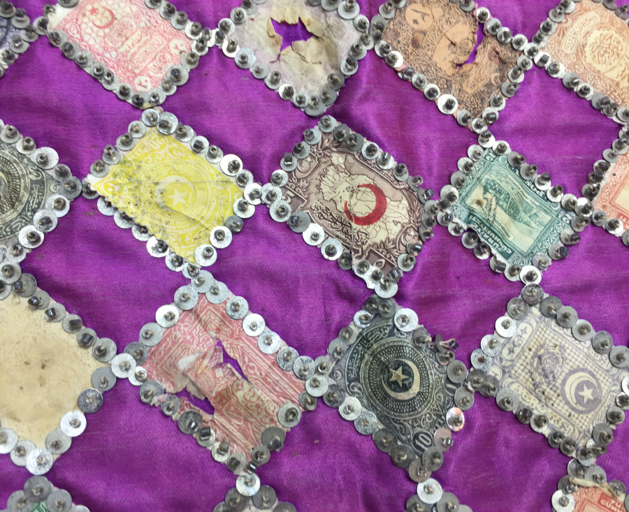 OSMANLI DÖNEMİ İPEK ÜZERİNE PULLARDAN YAPILMIŞ AY YILDIZLI PANO