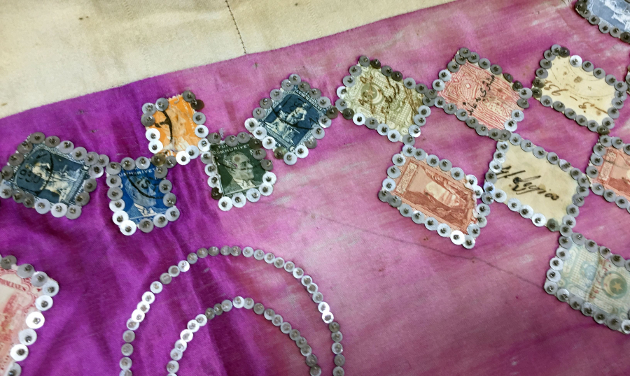 OSMANLI DÖNEMİ İPEK ÜZERİNE PULLARDAN YAPILMIŞ AY YILDIZLI PANO