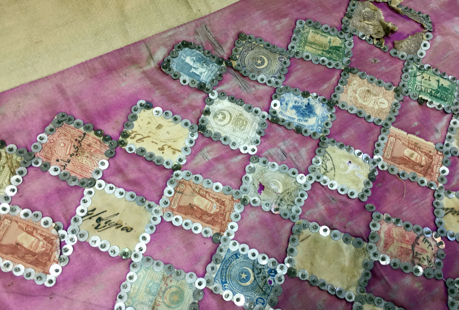 OSMANLI DÖNEMİ İPEK ÜZERİNE PULLARDAN YAPILMIŞ AY YILDIZLI PANO