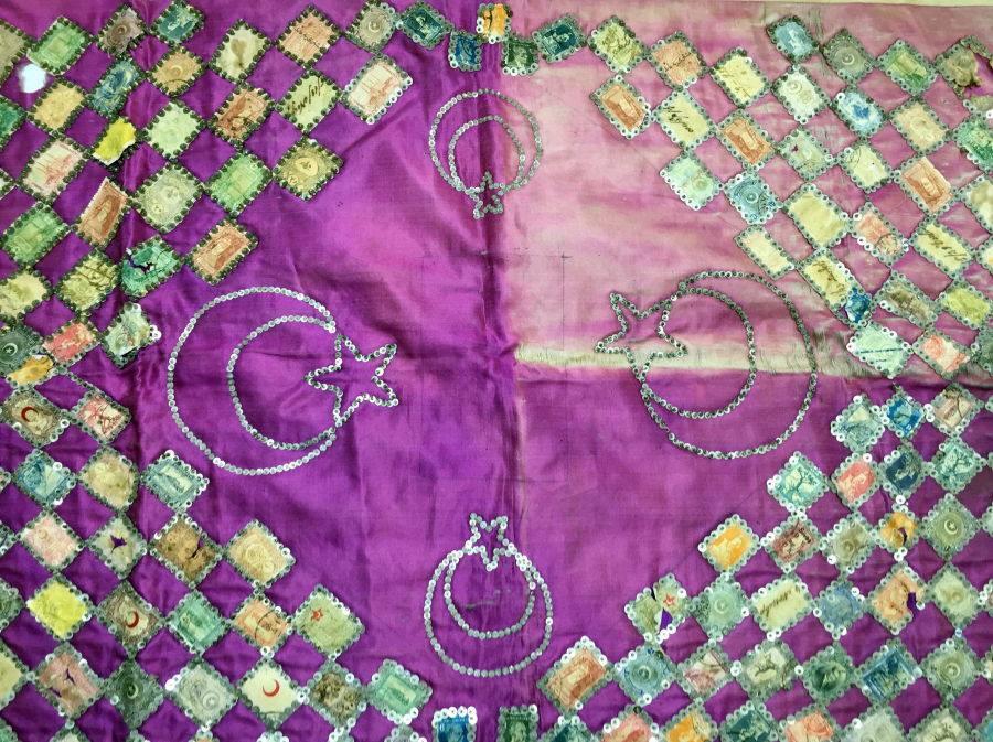 OSMANLI DÖNEMİ İPEK ÜZERİNE PULLARDAN YAPILMIŞ AY YILDIZLI PANO