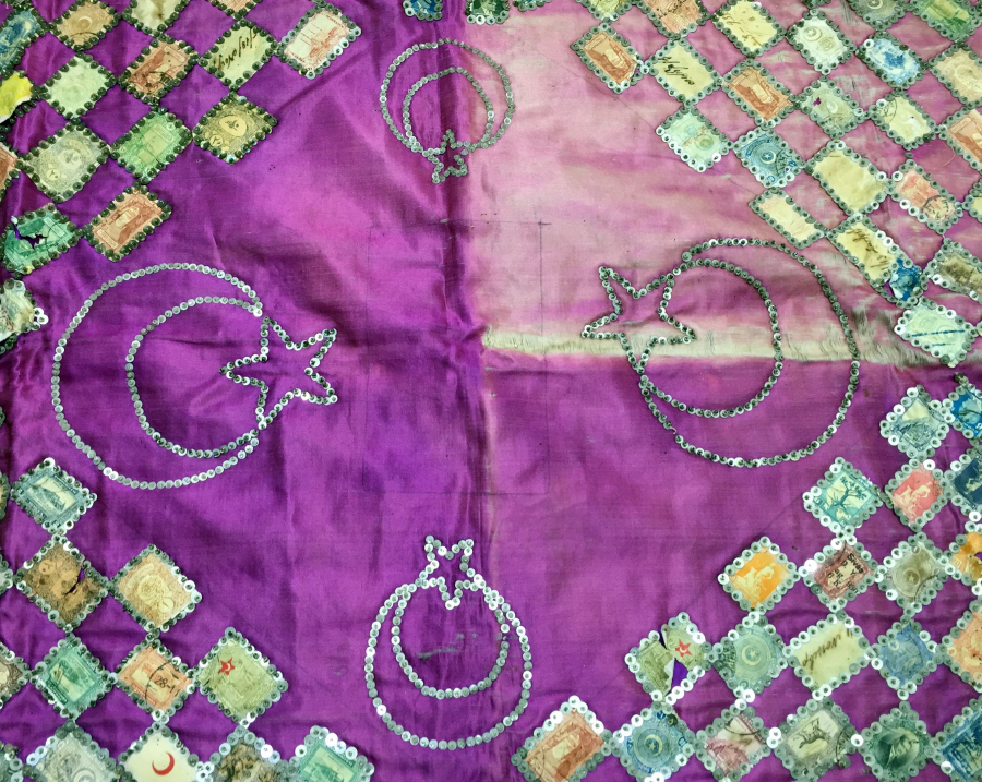 OSMANLI DÖNEMİ İPEK ÜZERİNE PULLARDAN YAPILMIŞ AY YILDIZLI PANO