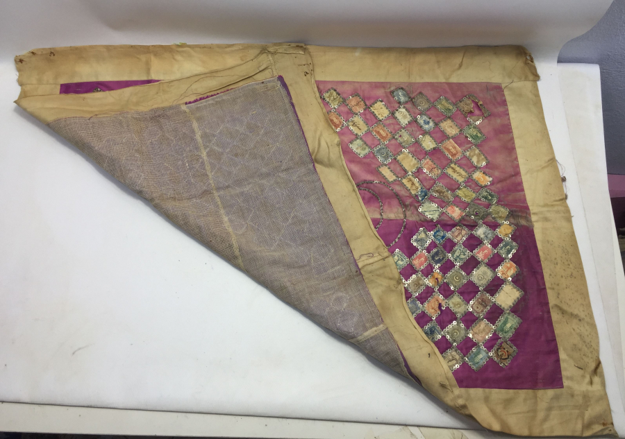 OSMANLI DÖNEMİ İPEK ÜZERİNE PULLARDAN YAPILMIŞ AY YILDIZLI PANO