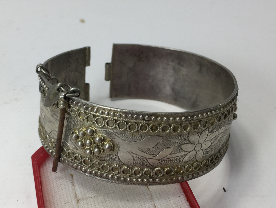 OSMANLI DÖNEMİ KALEM İŞÇİLİKLİ ERMENİ İŞİ GÜMÜŞ BİLEKLİK