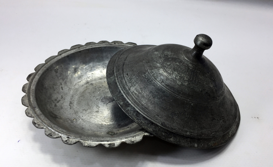 OSMANLI DÖNEMİ SAZ TUĞRALI VE YAZILI NADİR FORMDA TABAK 