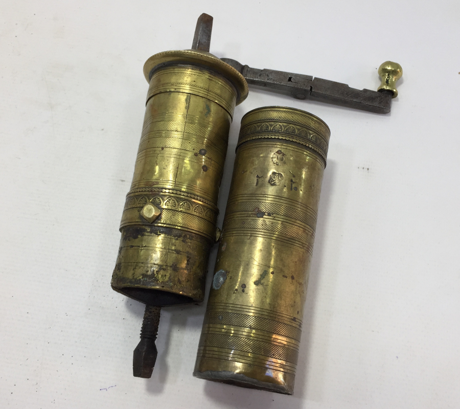 OSMANLI DÖNEMİ ÜZERİ USTA DAMGALI VE YAZILI SÜLEYMANİYE İŞİ KAHVE DEĞİRMENİ