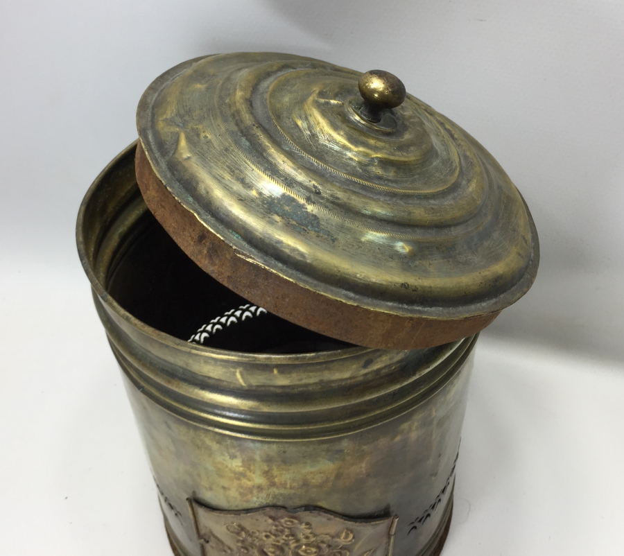 OSMANLI DÖNEMİ ÜZERİNDE RUMCA YAZI BULUNAN NADİR FORMDA DEV BOY KAHVECİ KAMİNETOSU KUTUSU