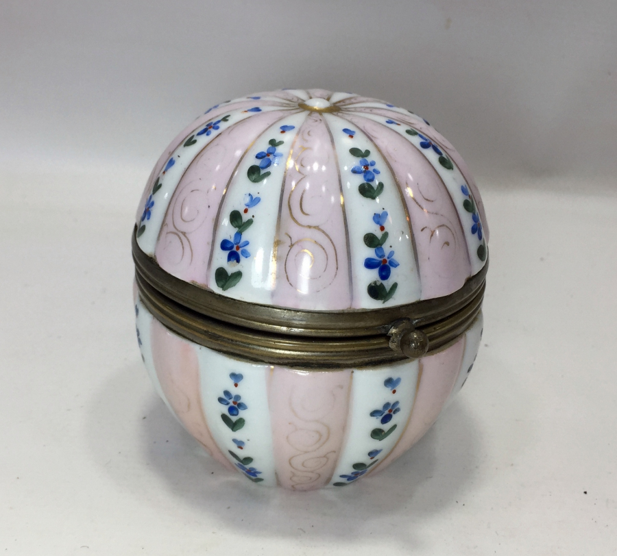 OSMANLI PAZARI İÇİN YAPILMIŞ EL BOYAMA MEİSSEN MÜCEVHER KUTUSU