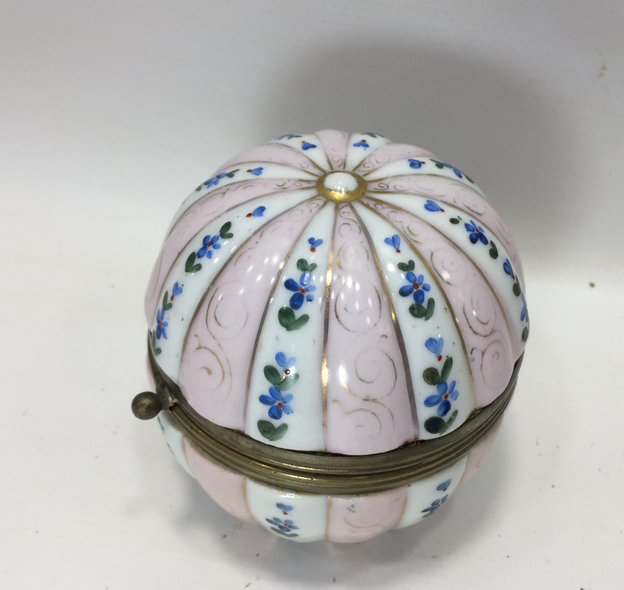 OSMANLI PAZARI İÇİN YAPILMIŞ EL BOYAMA MEİSSEN MÜCEVHER KUTUSU