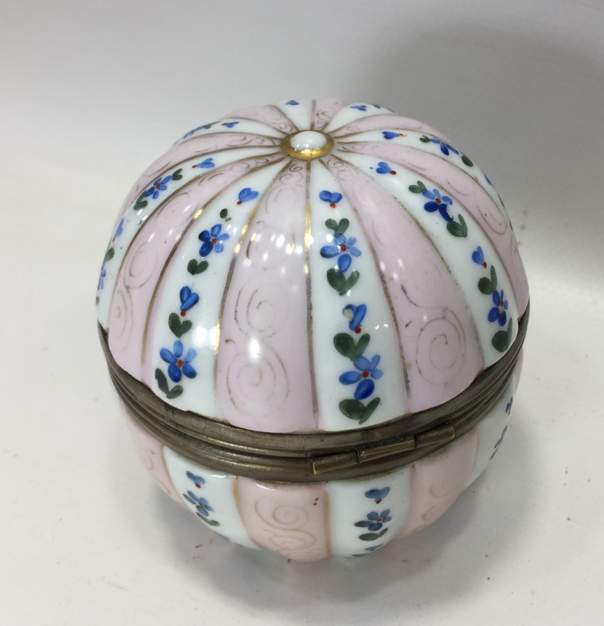 OSMANLI PAZARI İÇİN YAPILMIŞ EL BOYAMA MEİSSEN MÜCEVHER KUTUSU