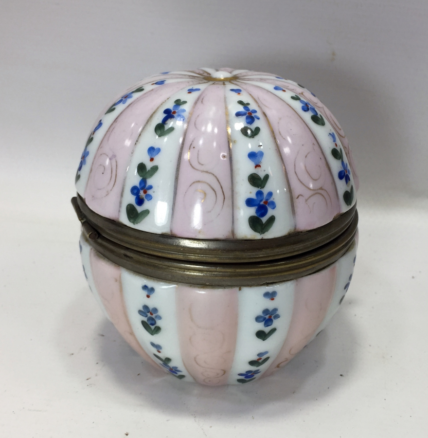 OSMANLI PAZARI İÇİN YAPILMIŞ EL BOYAMA MEİSSEN MÜCEVHER KUTUSU