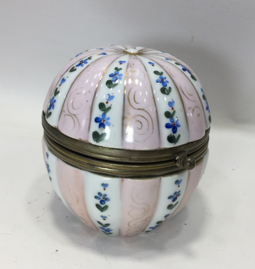 OSMANLI PAZARI İÇİN YAPILMIŞ EL BOYAMA MEİSSEN MÜCEVHER KUTUSU