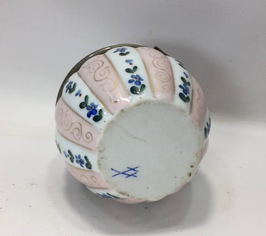 OSMANLI PAZARI İÇİN YAPILMIŞ EL BOYAMA MEİSSEN MÜCEVHER KUTUSU