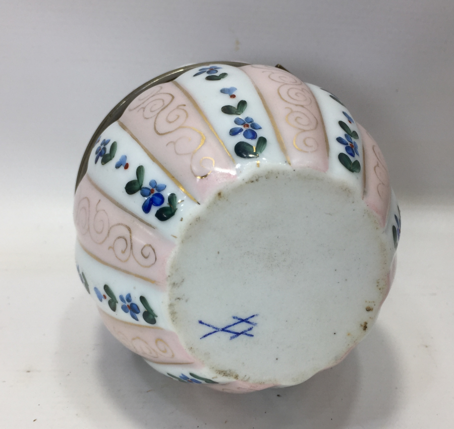 OSMANLI PAZARI İÇİN YAPILMIŞ EL BOYAMA MEİSSEN MÜCEVHER KUTUSU