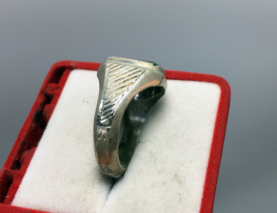 84 DAMGALI ÖZE YAPIM ZÜMRÜT TAŞLI ERKEK YÜZÜĞÜ